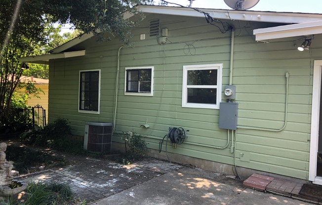 2 beds, 1 bath, $1,650