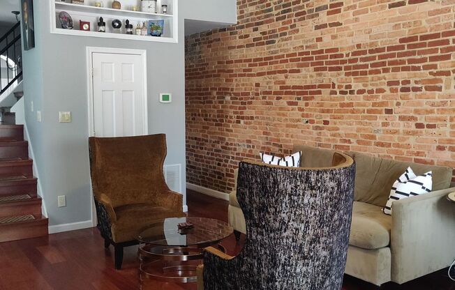 Chamring 2-Bedroom Locust Point Townhome w/ Deck