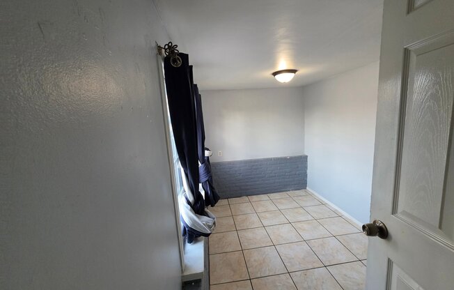 1318 W 119 ST