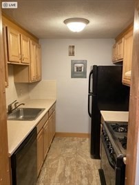 2 beds, 1 bath, 950 sqft, $1,900, Unit B2