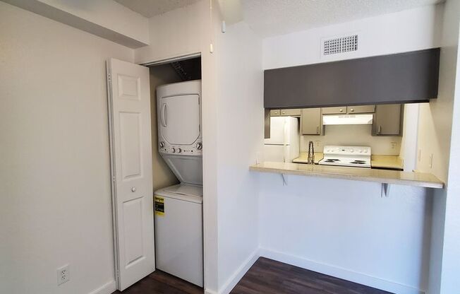 1 bed, 1 bath, 580 sqft, $1,200, Unit 123