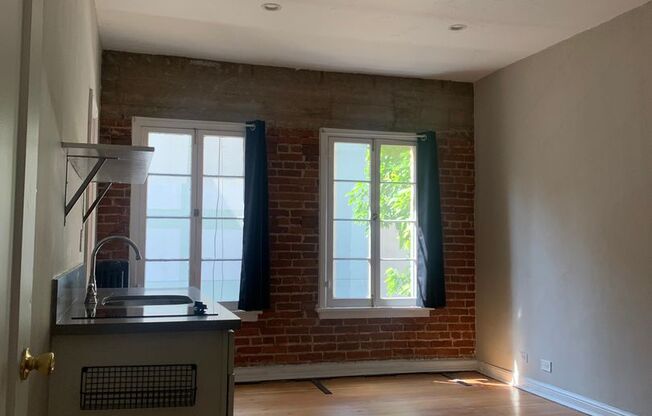 Studio, 1 bath, 425 sqft, $1,549, Unit 404