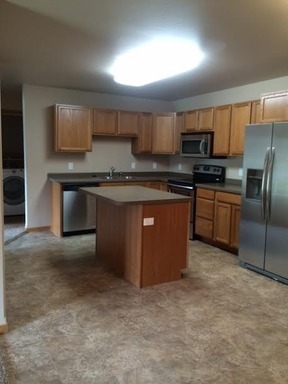 2 beds, 1 bath, 945 sqft, $895, Unit 211