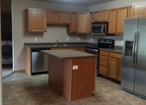 2 beds, 1 bath, 945 sqft, $895, Unit 211