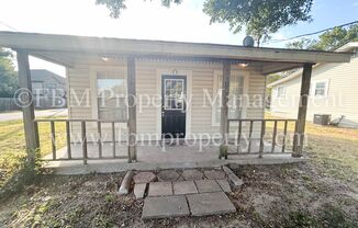 105 E Margurite Ln - Beautiful Studio, 1 Bathroom located in Garrett, TX!
