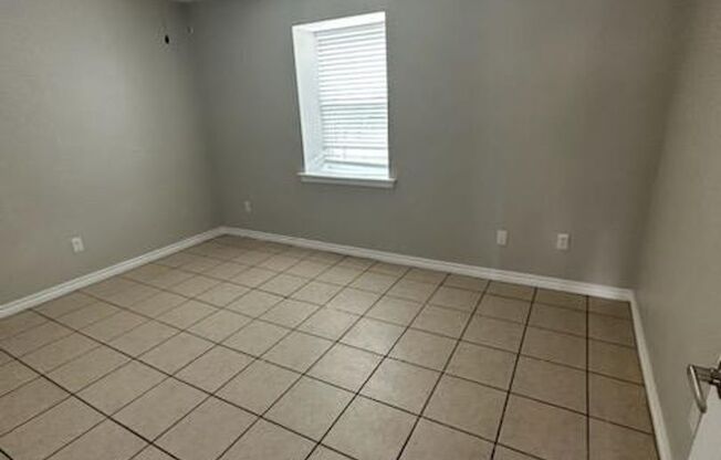 2 beds, 1 bath, 722 sqft, $1,250, Unit C-20
