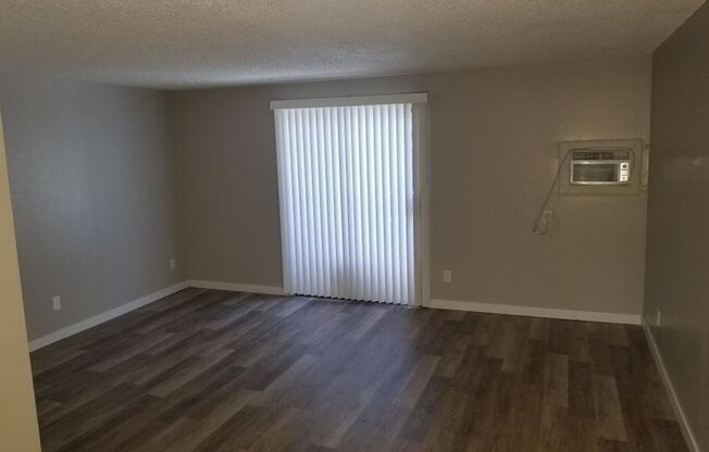 2 beds, 1 bath, 850 sqft, $1,075, Unit 301