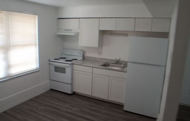 2 beds, 1 bath, 750 sqft, $860