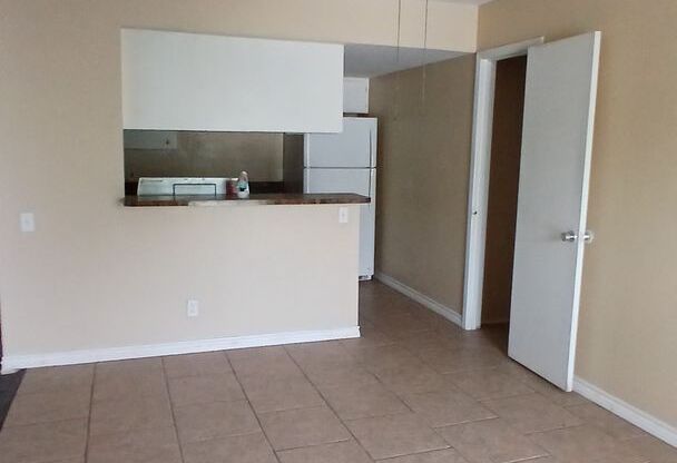 2 beds, 1.5 baths, $900, Unit F203