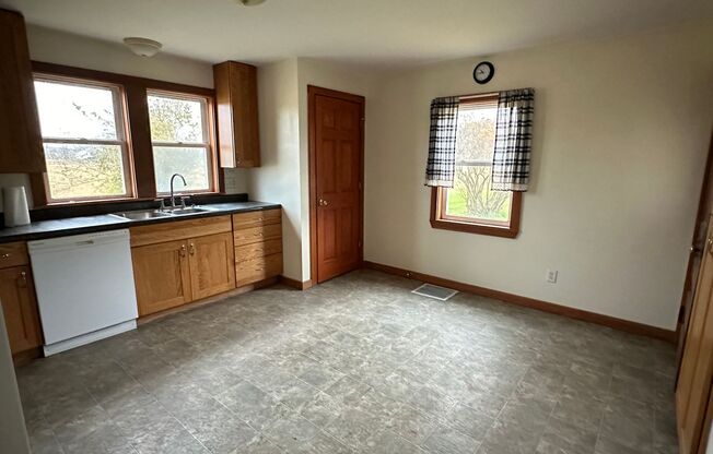 2 beds, 1 bath, $1,195