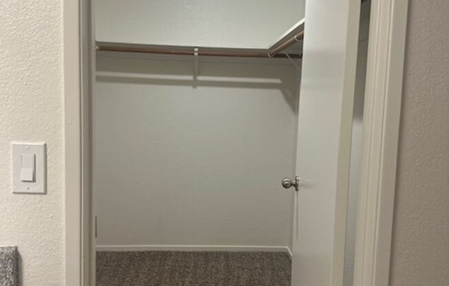 2 beds, 2 baths, 1,040 sqft, $1,610, Unit 263