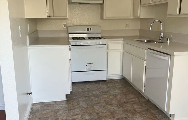 Renting 1 beds. 1 bath Apt.