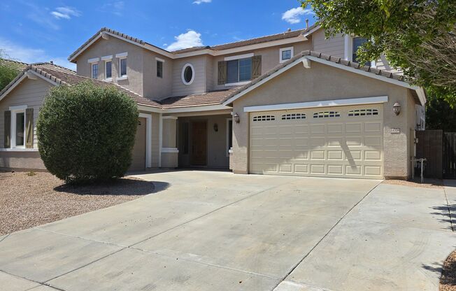 Great price for this XXL rental home in Surprise!