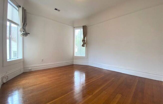 2 beds, 1 bath, $4,395, Unit 10