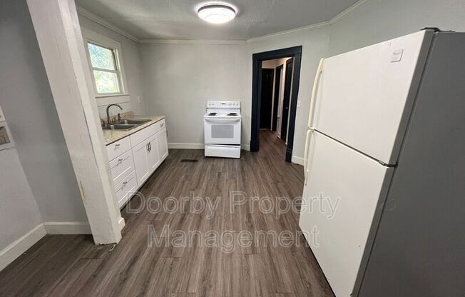 3 beds, 1 bath, 1,032 sqft, $1,350