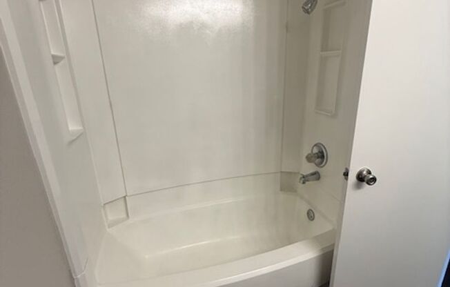 2 beds, 1 bath, 858 sqft, $820, Unit 2703-103