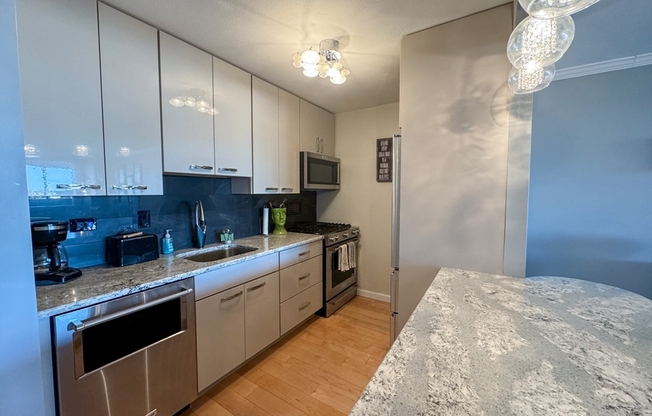 1 bed, 1 bath, 900 sqft, $5,950, Unit 16B-Furnish