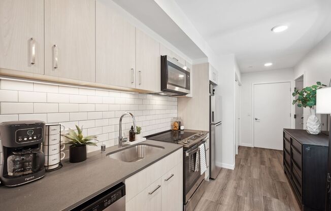 Studio, 1 bath, 444 sqft, $1,675, Unit 13