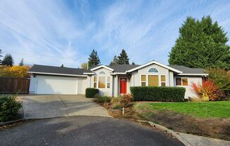 Large Home w/ 3 Bed 2 Bath and Dual Backyard in Tigard