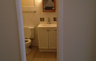 Studio, 1 bath, $850, Unit 4