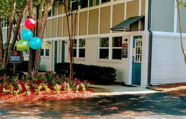 2 beds, 1.5 baths, 950 sqft, $1,249, Unit I09