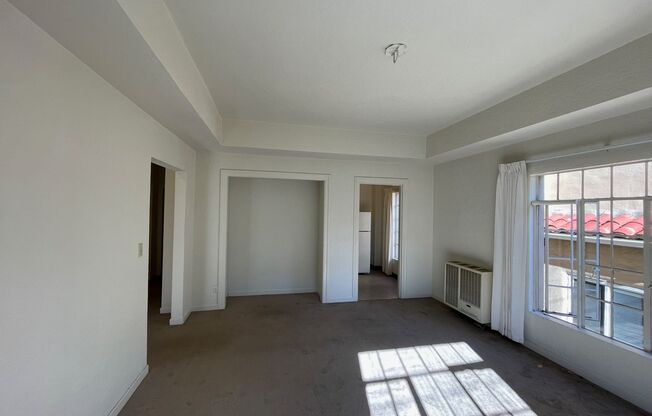 1 bed, 1 bath, 576 sqft, $1,595, Unit 14