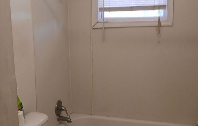 3 beds, 1 bath, $1,600