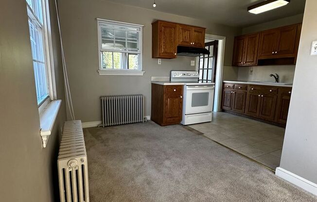 2 beds, 1 bath, $1,395