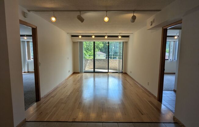 2 beds, 2 baths, 1,100 sqft, $1,995, Unit 401