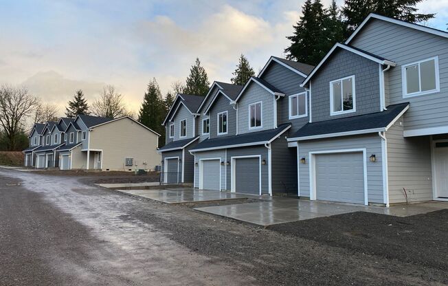 LIKE NEW Kalama Townhouse for Rent - 195 Cloverdale Rd Unit D