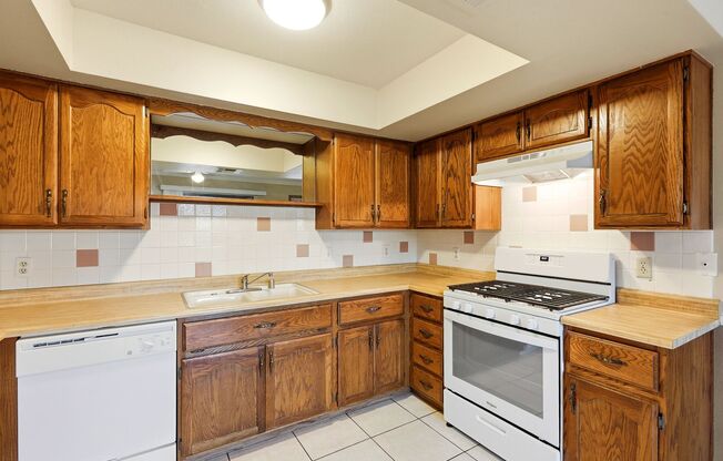 2 beds, 2 baths, $1,250, Unit # 102