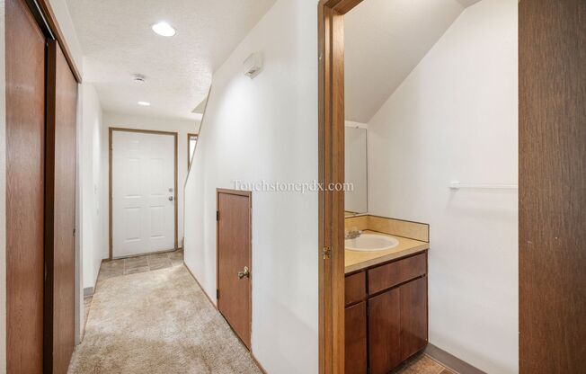 2 beds, 1.5 baths, $1,650, Unit 18190