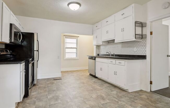 NE MPLS Fantastic Single Family Home, New Updates with Dishwasher and Laundry!