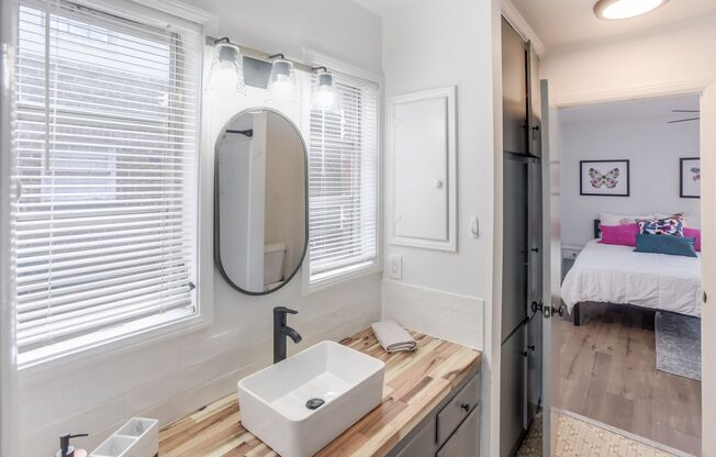 Charming Apt near Savannah's Historic District! Unit 2