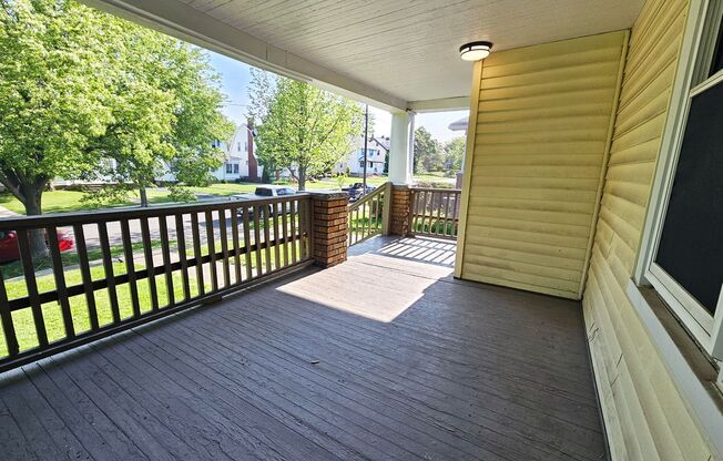 3 Beds - 1 Full Bath Colonial available for Rent!