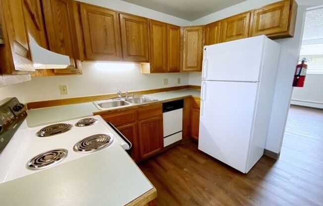 2 beds, 1 bath, $1,295, Unit 4