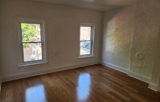 2 beds, 1 bath, 800 sqft, $1,250, Unit B