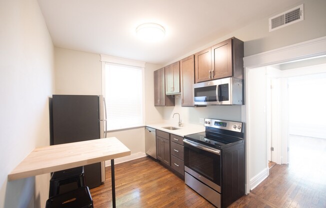 2 beds, 1 bath, 950 sqft, $1,725, Unit 4401 - D