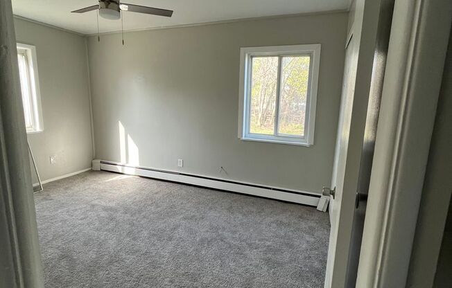 2 beds, 1 bath, $990, Unit 202