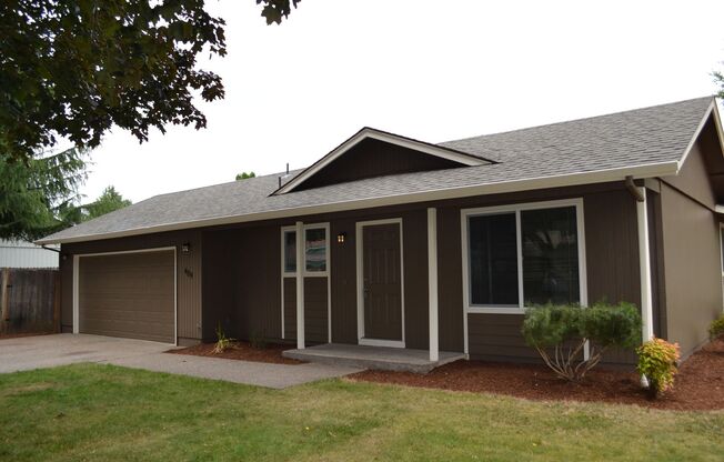 3 BEDROOM 2 BATH SINGLE LEVEL HOUSE LOCATED IN SOUTH SALEM
