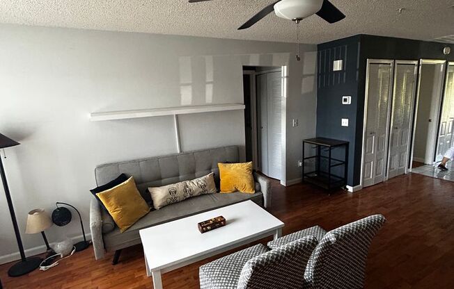 Beautiful 2/2 Condo Located in Hunters Reserve.