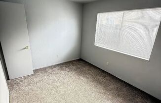 2bed/1bath unit brand new carpet