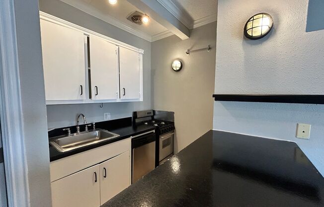 1 bed, 1 bath, 550 sqft, $1,195, Unit 220