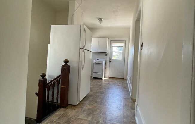 Beautiful 2 Bedroom Apt in Quiet Neighborhood