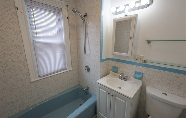 3 beds, 1 bath, 1,100 sqft, $2,850, Unit 2