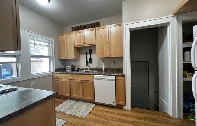 3 beds, 1 bath, $1,650