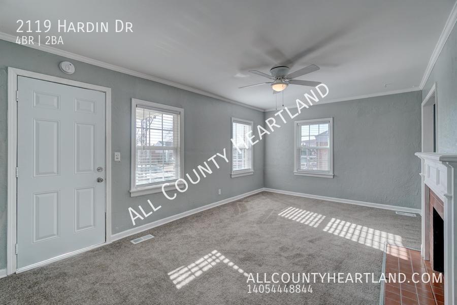 2119 HARDIN DR