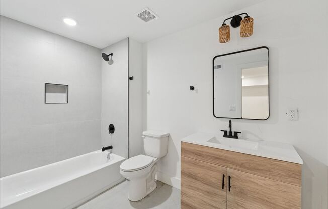 2 beds, 2 baths, 900 sqft, $1,422, Unit 103