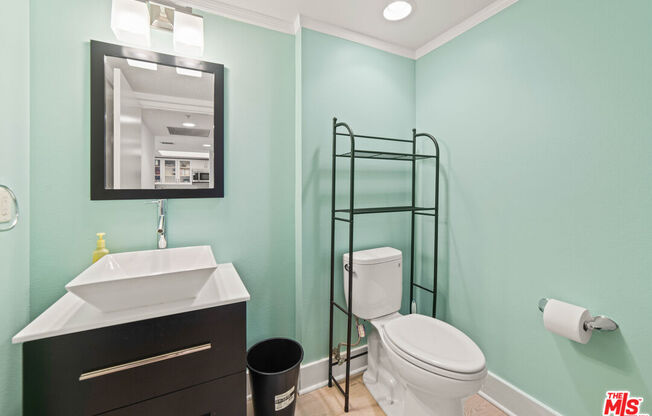 1 bed, 1.5 baths, 993 sqft, $4,700, Unit 720