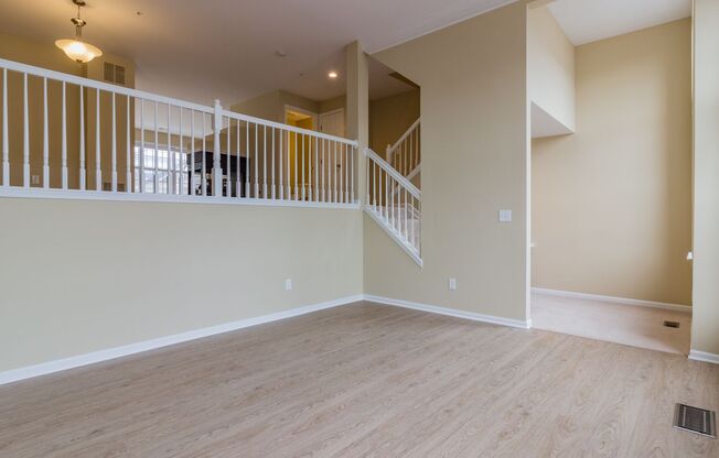 Stunning 3 Bed 2.5 Bath Brick Townhome In Sought After Lincoln Park